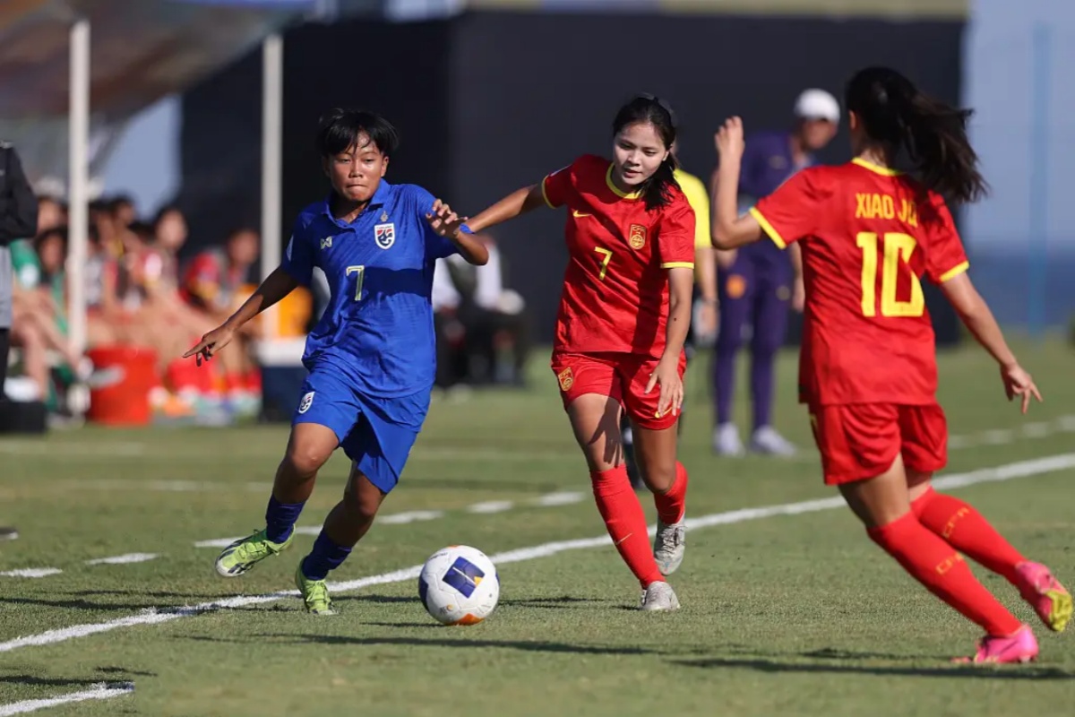 亚洲杯女足比赛，中国队决胜场上